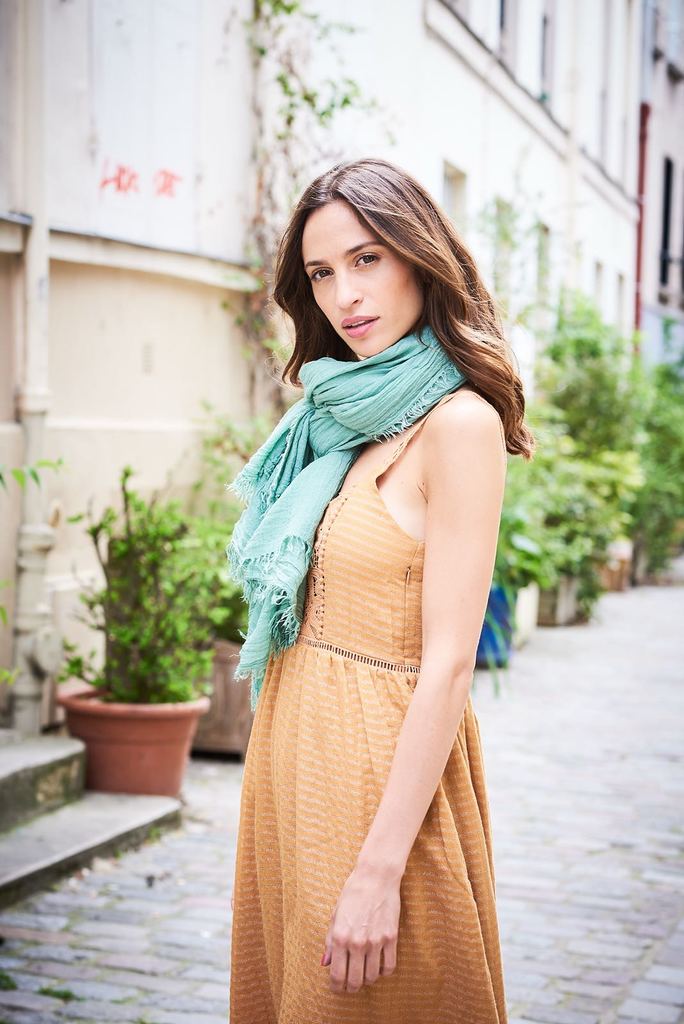 L'écharpe Saint Gervais : L'alliance parfaite de polyvalence, confort et style décontracté chic